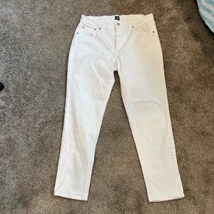 New, never worn Gap white Girlfriend jeans